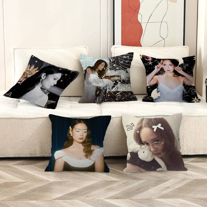 Home Decor Png - シンガー L-Laufey.png パーソナライズされた写真とテキストのホームデコレーション用枕 家庭用ギフト 45x45cm